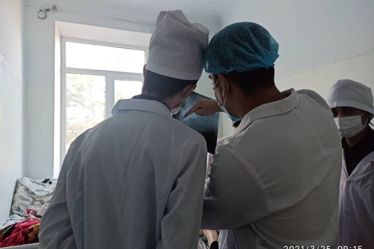 Students of the 2nd and 3rd year of the Higher School of Medicine of ADAM University undergo practical training at the Tokmok Territorial Hospital.
