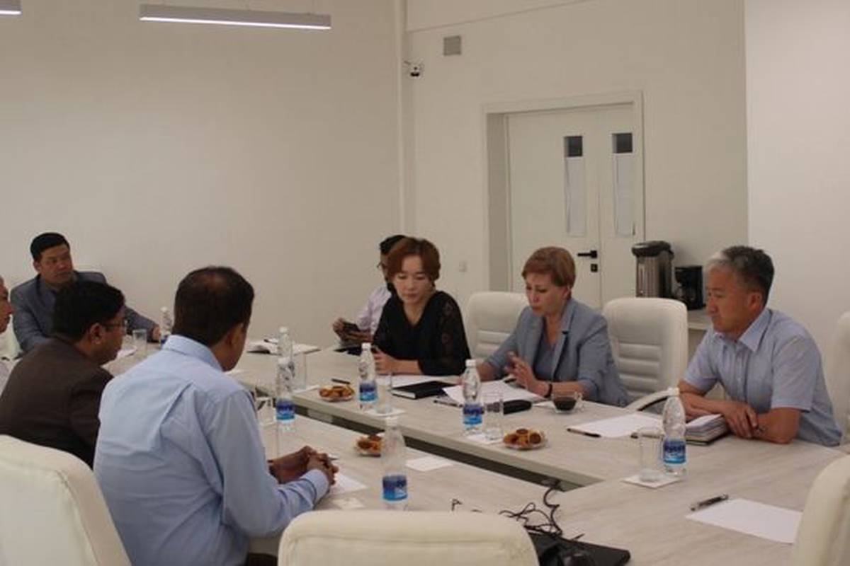 Adam University hosted a meeting with representatives of the business industry of Pakistan