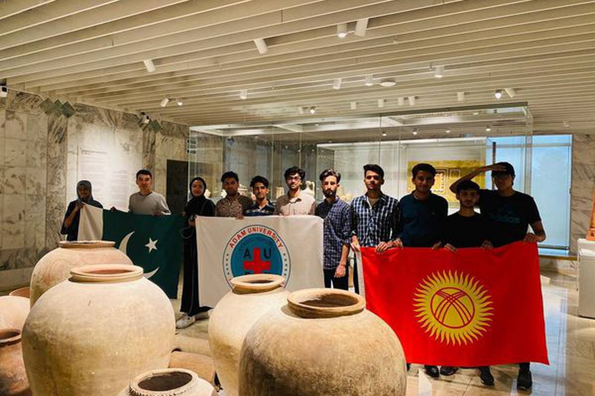 Students of AUSM visited the Kyrgyz National Historical Museum as part of socio-cultural adaptation.