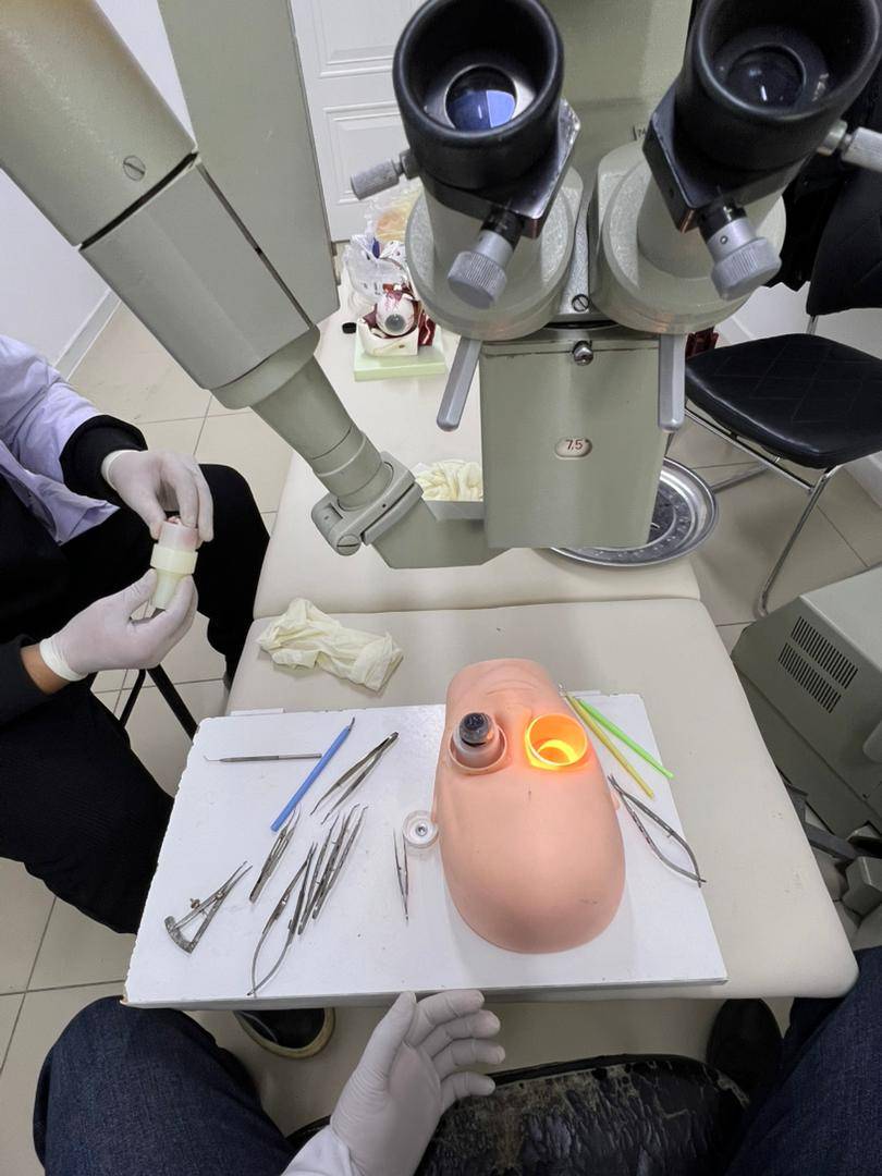 "Ophthalmic surgeon Kanzhar Minbaevich, founder of the Wet-lab for doctors, held a master class at ADAM University for the faculty of the Department of Surgical Disciplines and students.